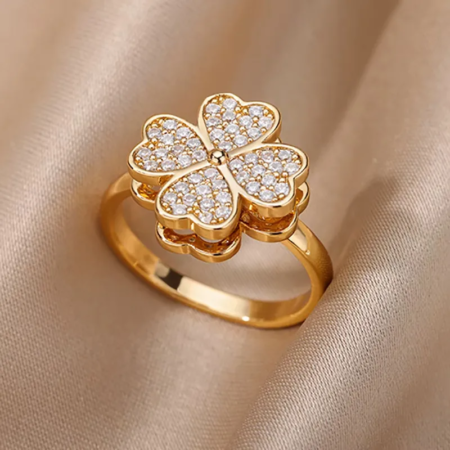 Lumiere Clover Spark Ring
