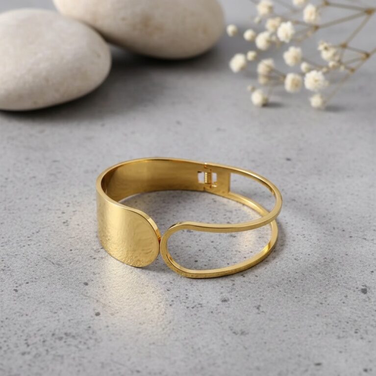 Curve Gold Cuff Bangle